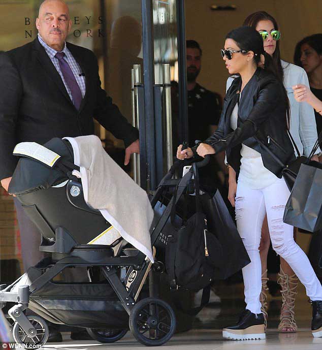 Kourtney Kardashian Artık Sadece Bebeği ile İlgileniyor