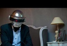 Daft Punk Üyesi Thomas Bangalter ‘Reality’de Maskesiz Daft Punk Üyesi Thomas Bangalter 'Reality'de Maskesiz