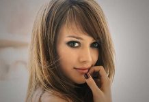 Hilary Duff’ın Bikini Kasları Hilary Duff