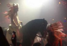 Kızılderili Partisinde David Guetta – Deadmau5 Gerginliği Kızılderili Partisinde David Guetta - Deadmau5 Gerginliği