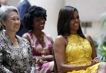 Michelle Obama Sarı Dantel Elbisesinde Sanki Bir Günışığı michelle-obama-sari-dantel-elbisesi