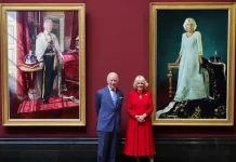 Kral Charles ve Kraliçe Camilla Taç Giyme Portrelerini Tanıttı